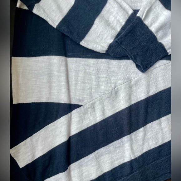 NWT! CUTE ANGLED HEM LIGHT TOP - Picture 6 of 9